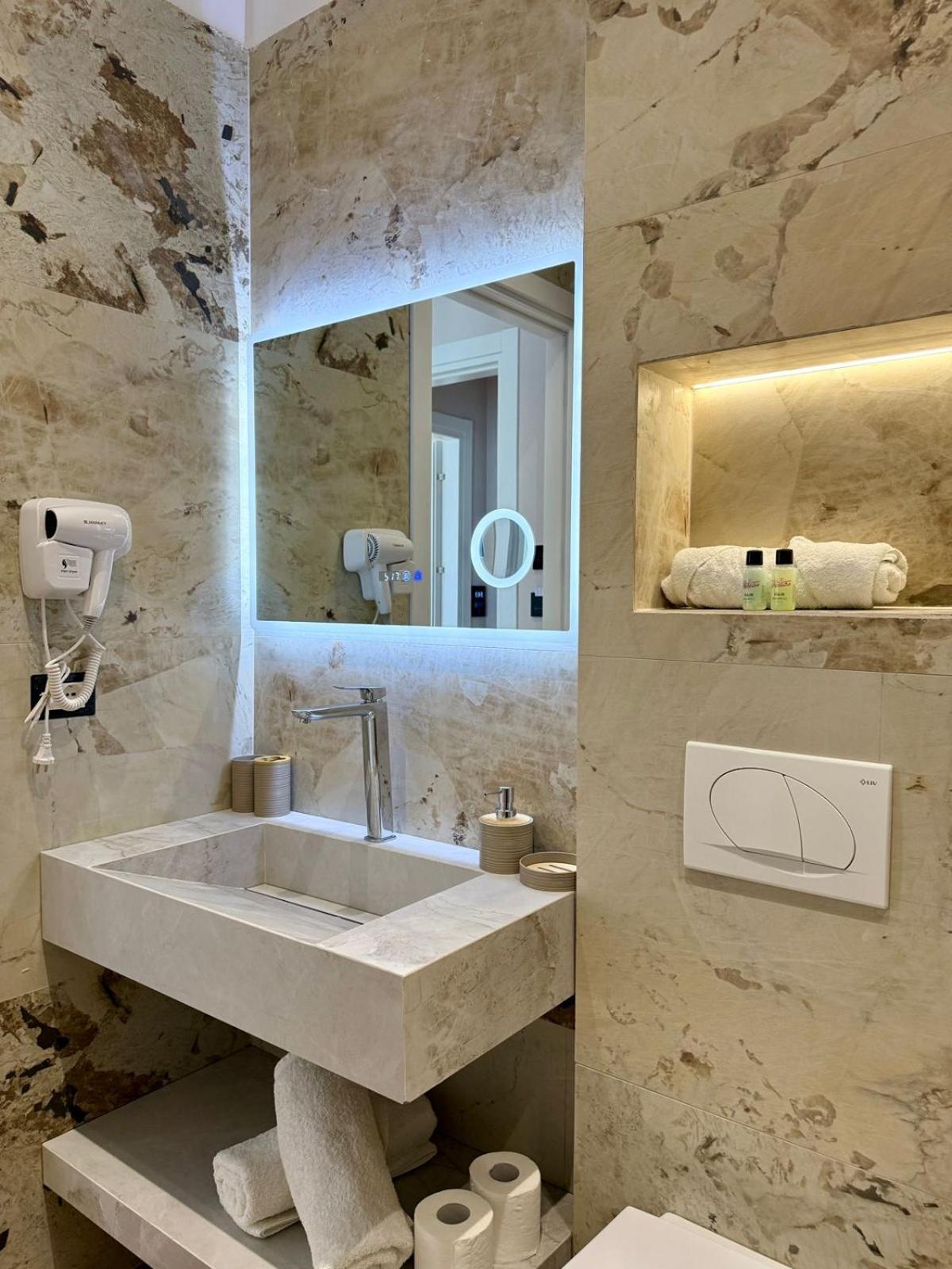 Gent's Luxury